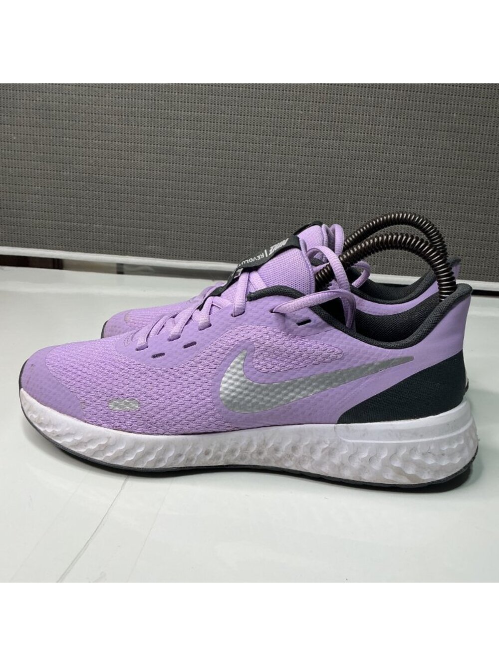 Nike Revolution 5 Girls Running Shoes Lavender White Size 6.5Y Lightweight hjhhb